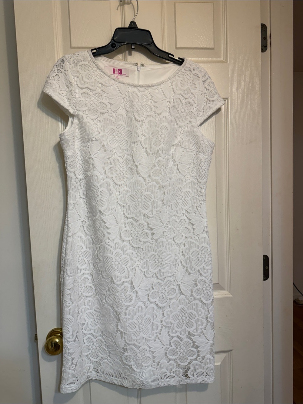 Elegant White Lace Midi Dress with Cap Sleeves